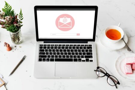 Zashto vseki biznes triabva da izprashta pozdravitelni imeili EasyWeb.bg